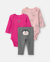 Conjunto 3 peças, dois bodies e calças, pinguins em rosa