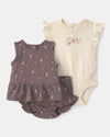 Conjunto de três peças de algodão com blusa, body e cobre-fralda com design floral castanho