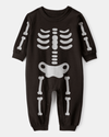 Macacão preto em algodão com estampadodo de esqueleto para o Halloween.