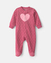 Pijama de polar com pés, corações em rosa